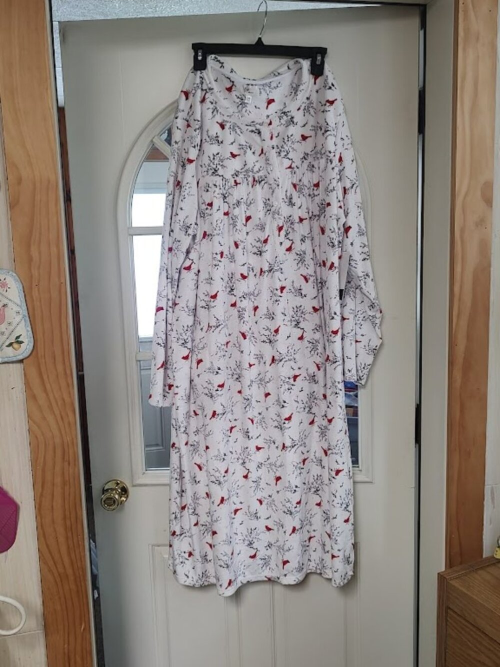 New Aria White With Cardinals Soft Fleece Long Sleeve Night Gown Women's 4X